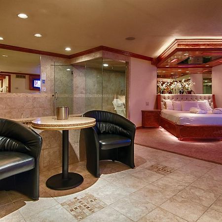 Sybaris Pool Suites Northbrook - Adults Only Гленвю Екстериор снимка