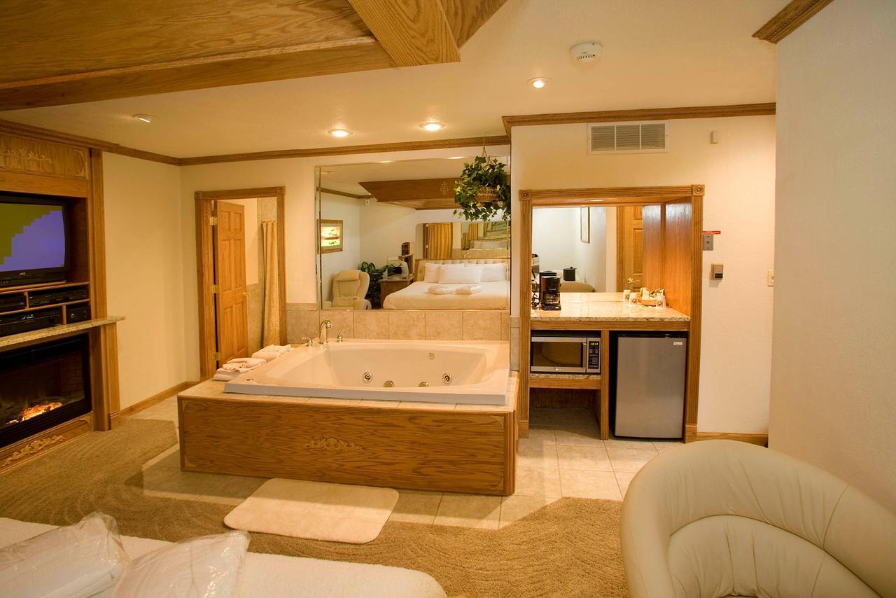 Sybaris Pool Suites Northbrook - Adults Only Гленвю Екстериор снимка